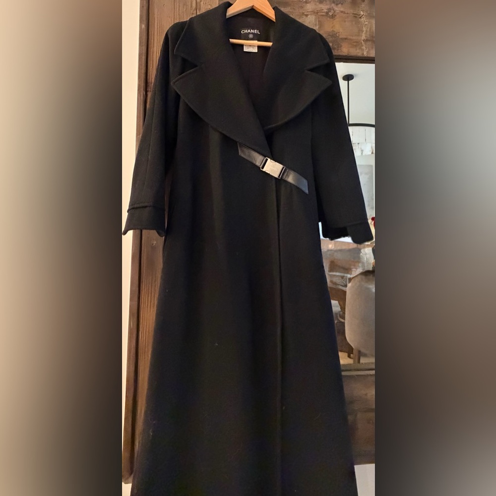 CHANEL 100% Cashmere long black women’s coat size 34 .. Beautiful coat